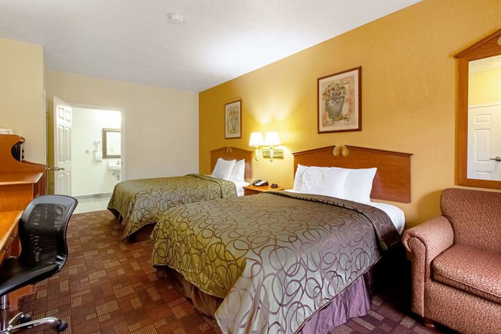 Quality Inn & Suites Dickson