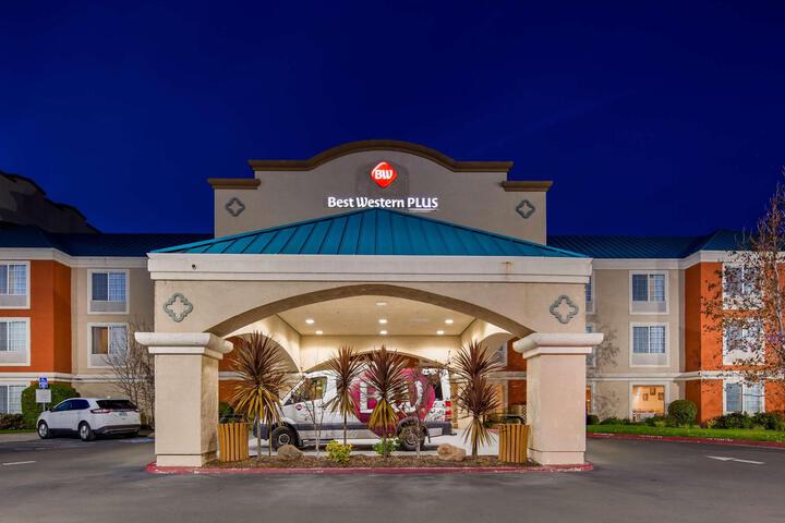 Best Western Plus Airport Inn Suites