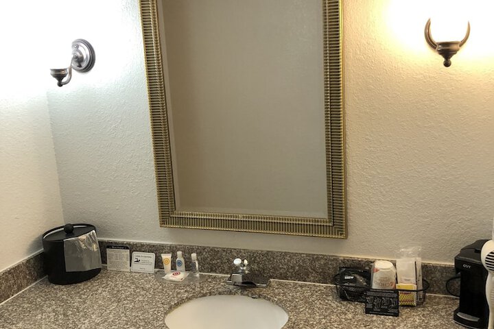 Room 33 of 90
