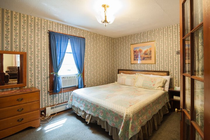 Room 9 of 37
