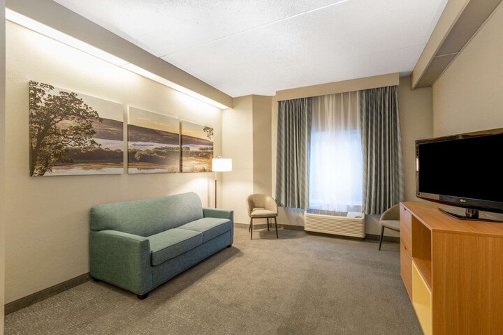 Room 14 of 36