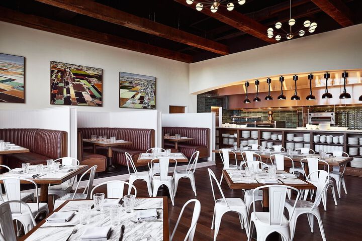 The Scarlet Lincoln, a Tribute Portfolio Hotel