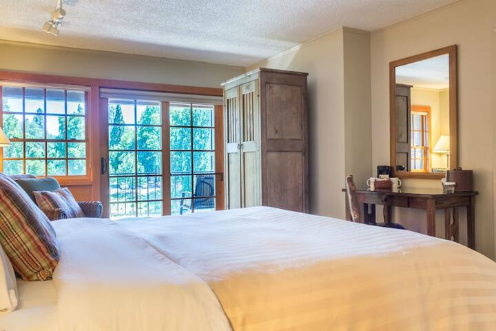 The Lodge at Riverside