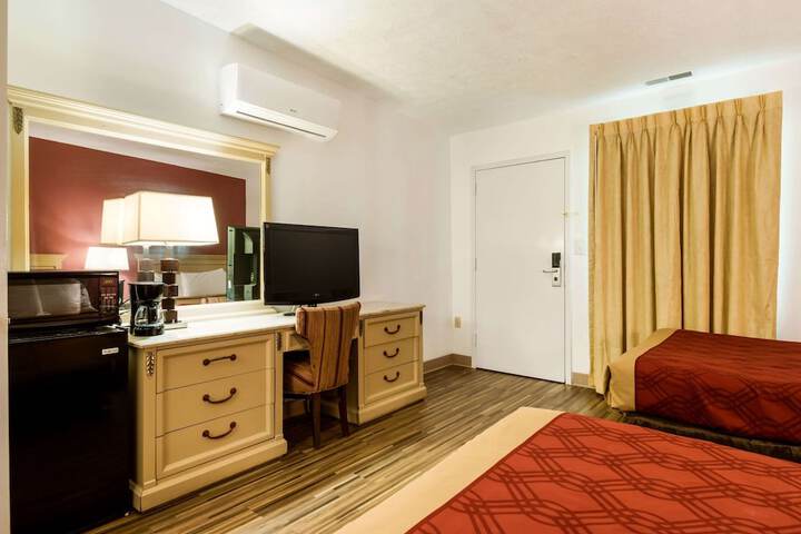 Room 17 of 33