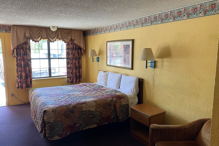Room 9 of 25