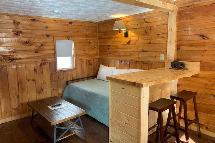 Pine Crest Motel & Cabins