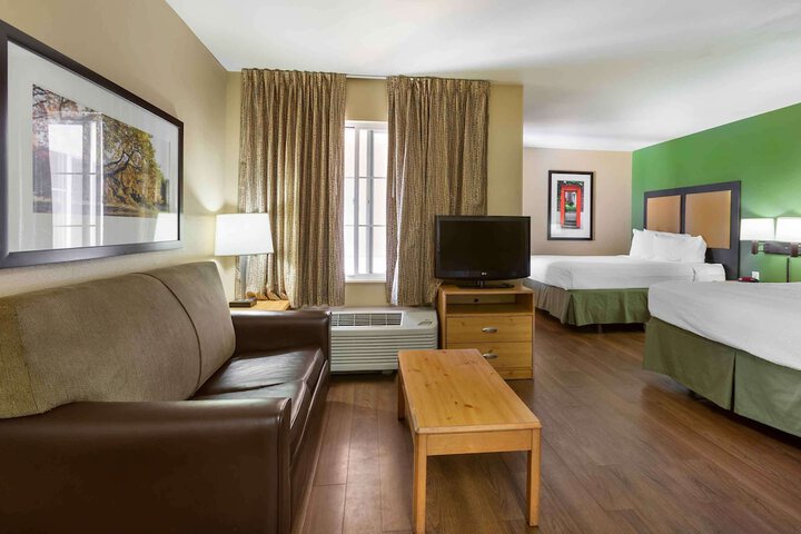 Room 15 of 28