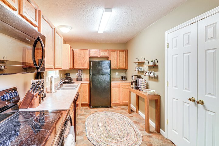 Campton Cottage w / Hot Tub Near Hiking + Climbing