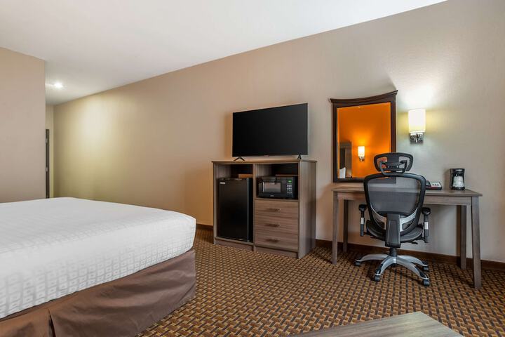 Room 13 of 33