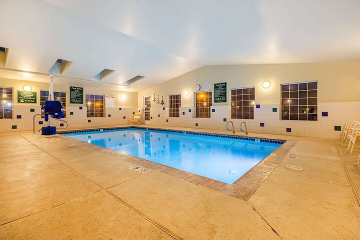 Pool 4 of 38