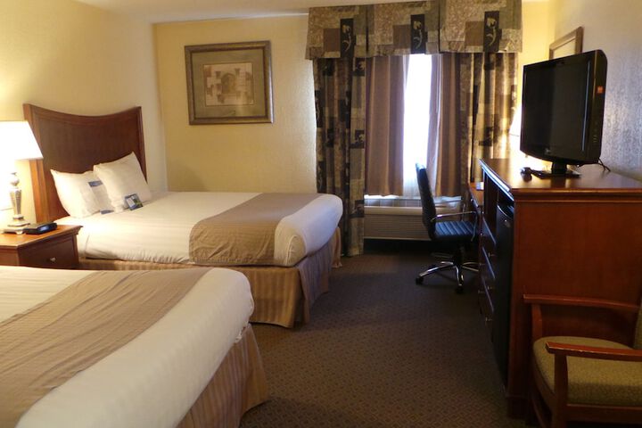Baymont by Wyndham Arlington at Six Flags Dr