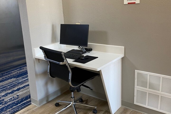 Business Center 72 of 73