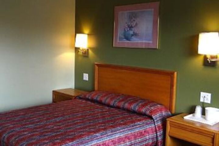 Magnuson Hotel & Suites Bellevue
