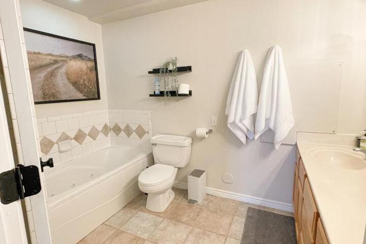 City View Retreat 2 BR 1 B