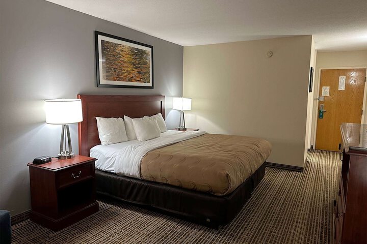 Room 6 of 9