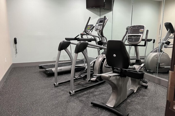 Best Western Cleveland Inn & Suites