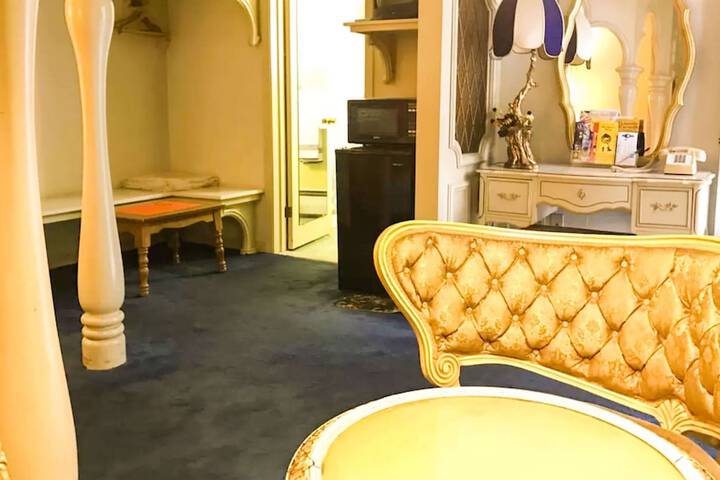 Room 42 of 111