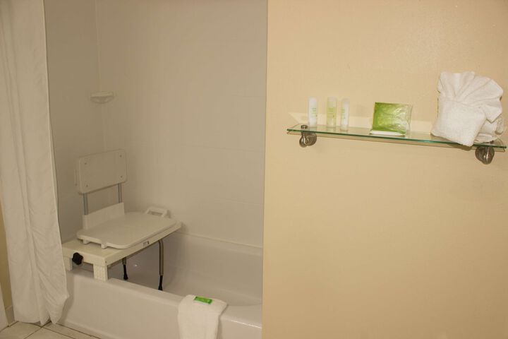 Room 5 of 15