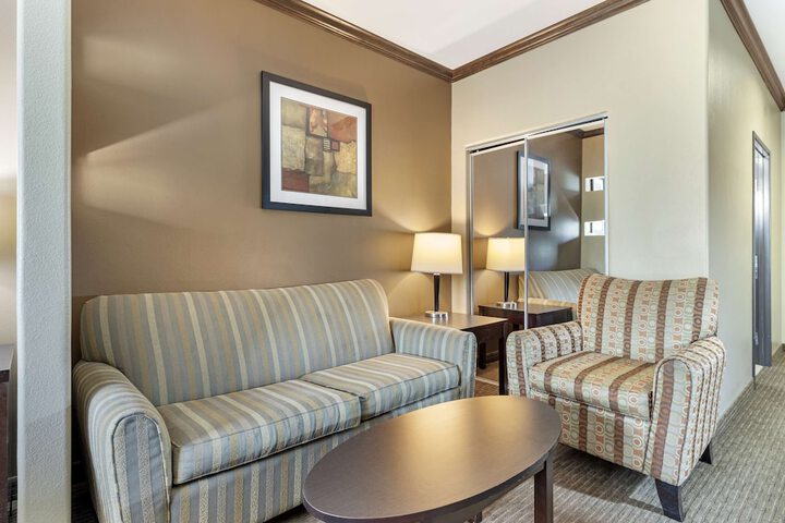 Room 10 of 38