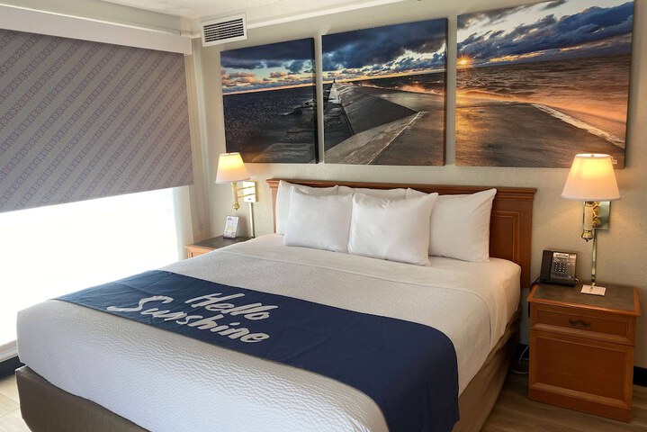Room 8 of 35