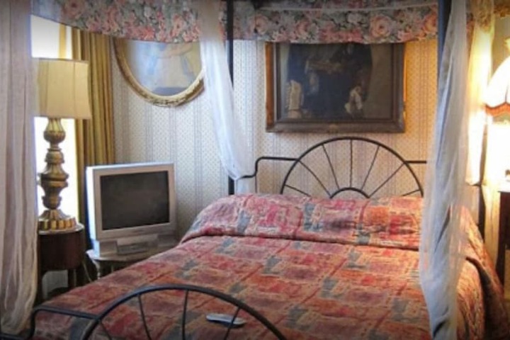 Room 27 of 44