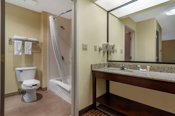 Comfort Inn & Suites Warsaw near US-30