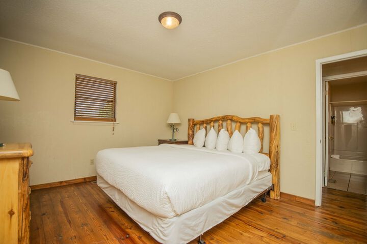 Room 37 of 345