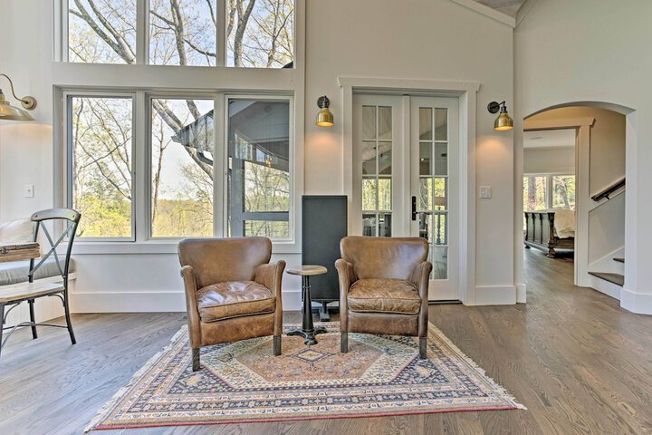 Enchanting Tryon Home w / Hot Tub 14 Mi to Tiec!