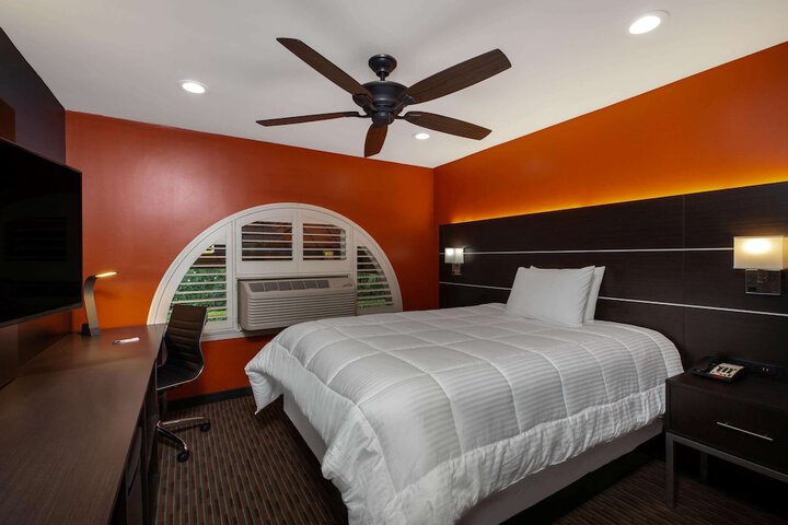Room 14 of 18