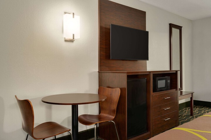 Room 12 of 36