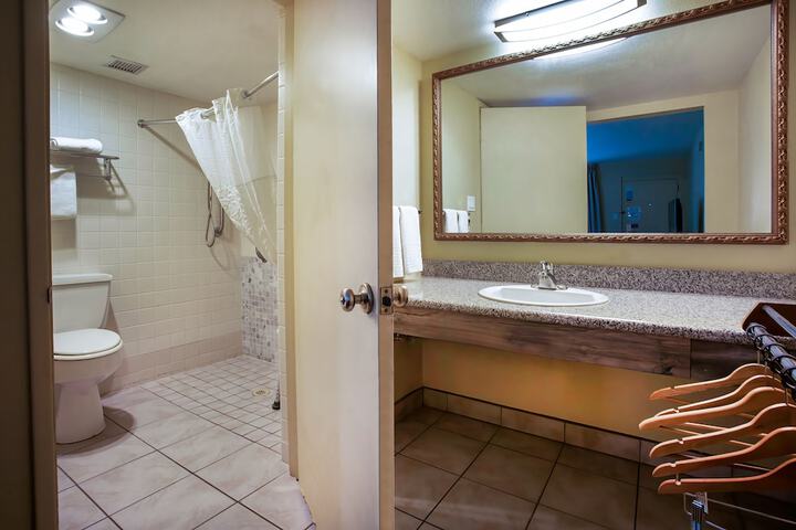 Room 32 of 35