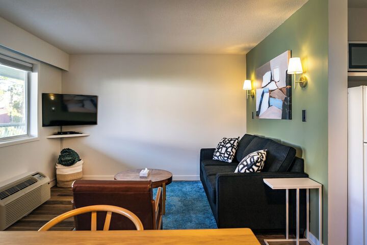 Okanagan Lakefront Resort