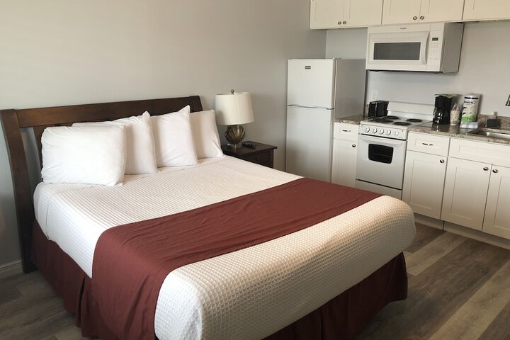 Beachgate CondoSuites and Oceanfront Resort