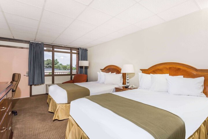 Room 7 of 14