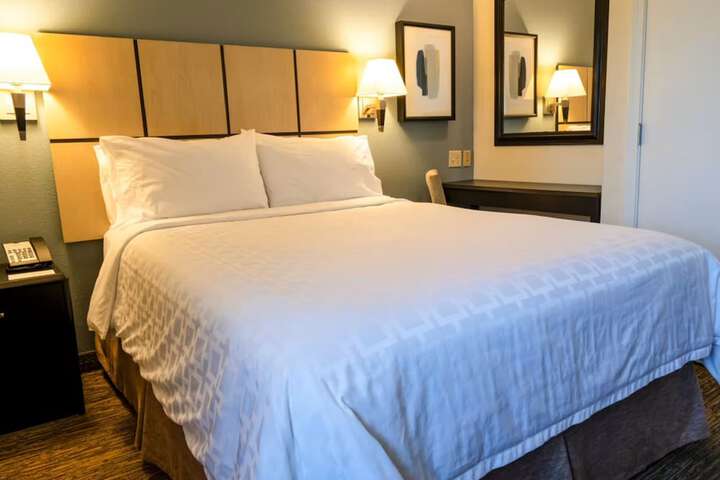 Candlewood Suites East Lansing by IHG