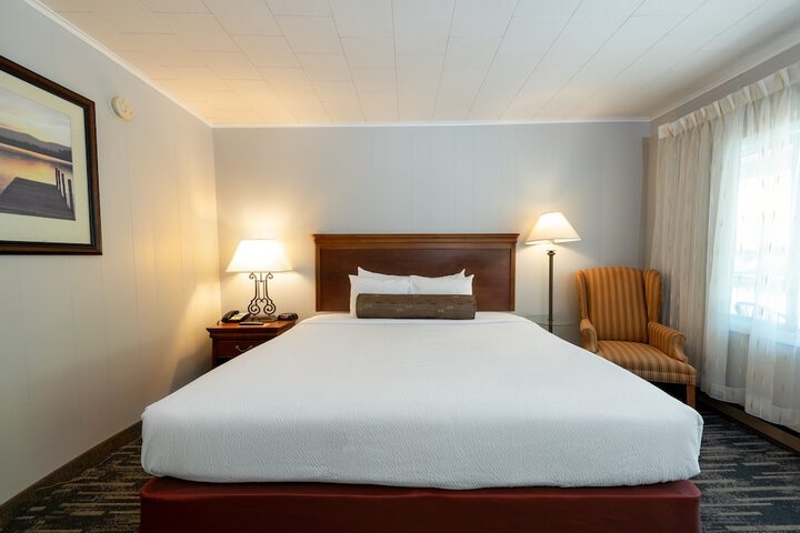 Scottys Lakeside Resort