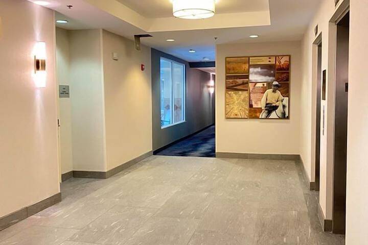 Ballroom/Hall 38 of 46
