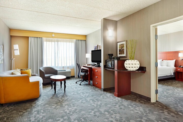 Courtyard by Marriott Phoenix North / Happy Valley