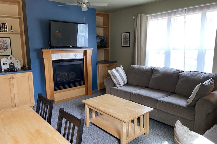 Sea Breeze Court
