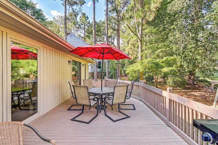 Charming Pinehurst Getaway w / Golf Course View!