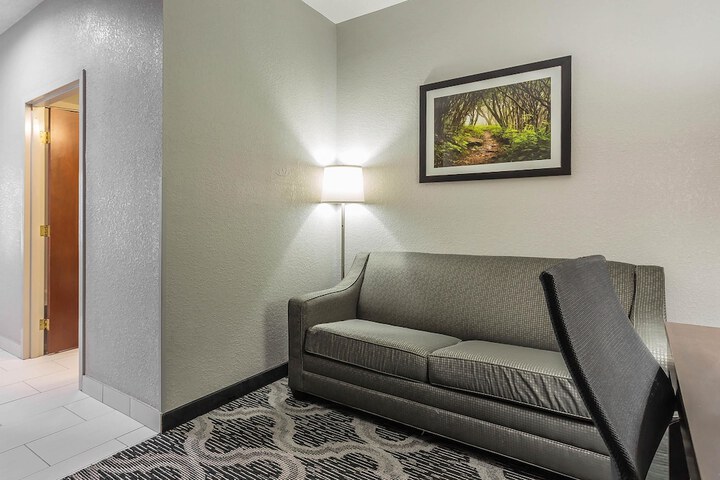 Room 28 of 45