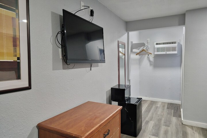 Room 16 of 17
