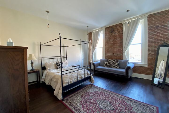 Room 51 of 83