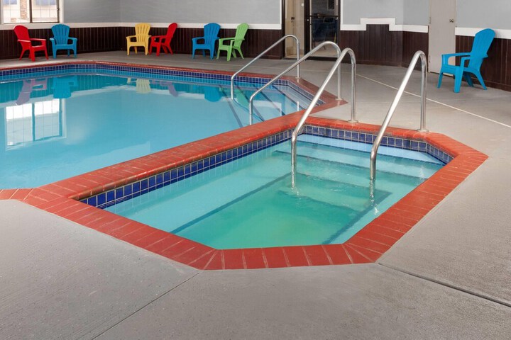 AmericInn by Wyndham Reedsburg