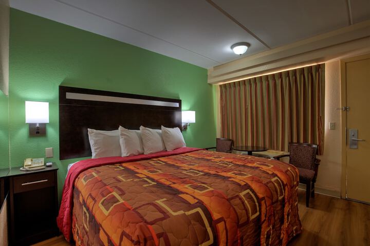 Room 14 of 25
