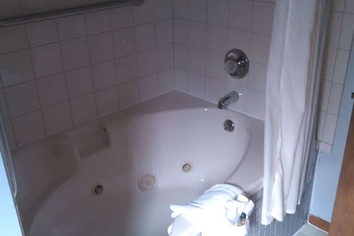 Hot Tub 147 of 154