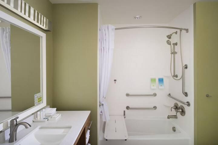 Room 10 of 26