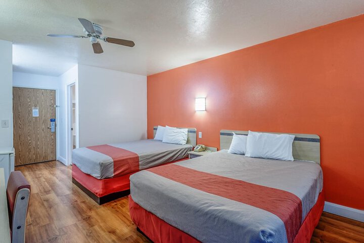 Room 27 of 51