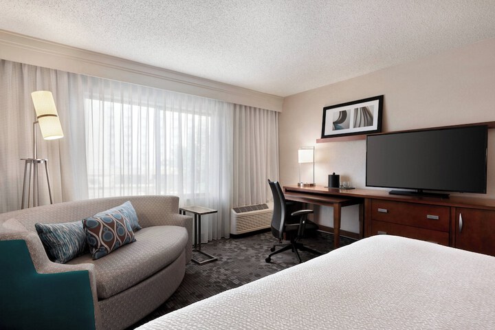 Room 12 of 27