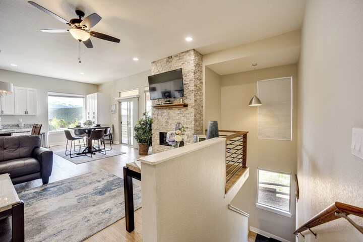 Dtwn Woodland Park Townhome w / Covered Deck
